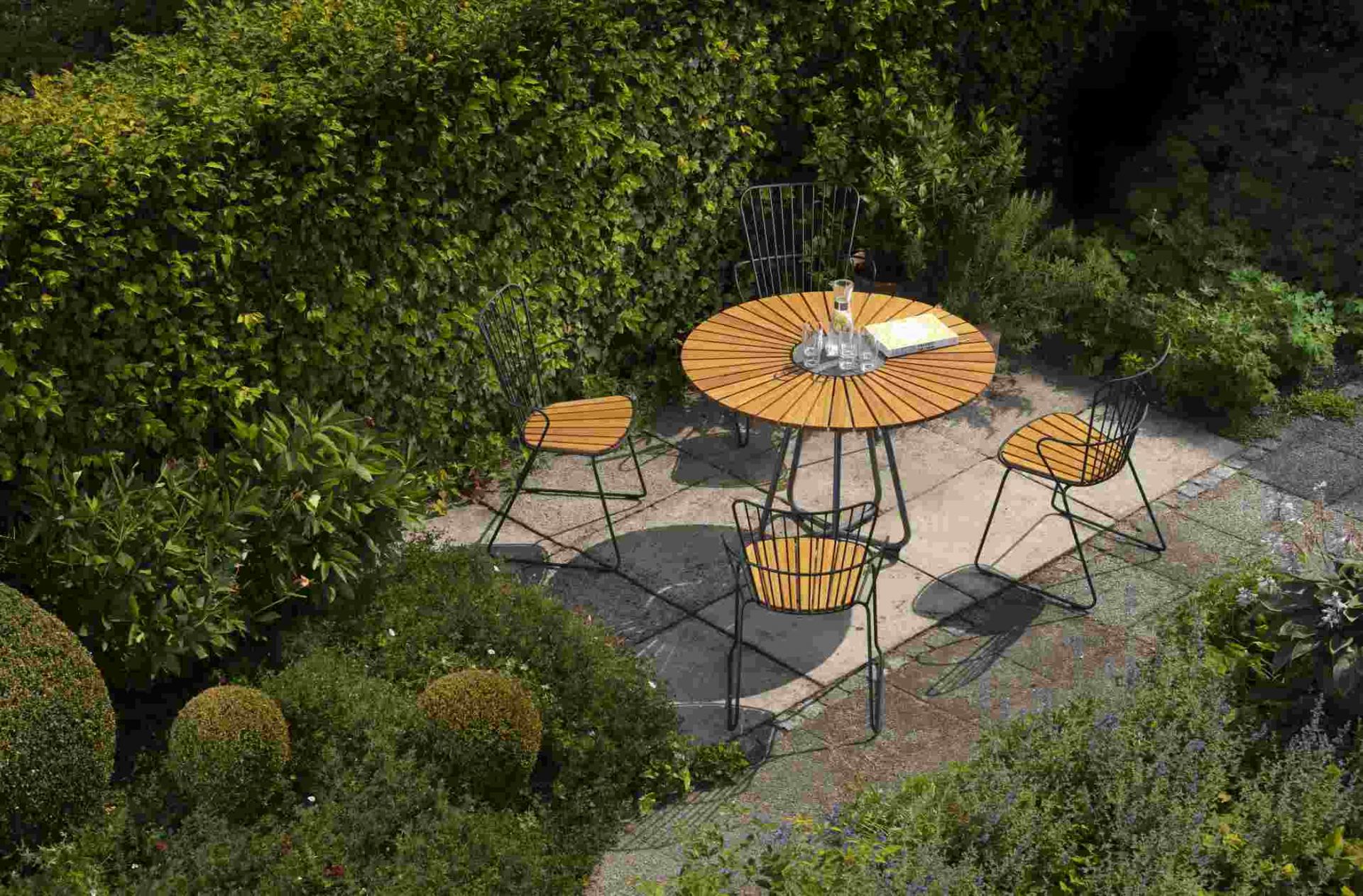 Circle garden table clearance